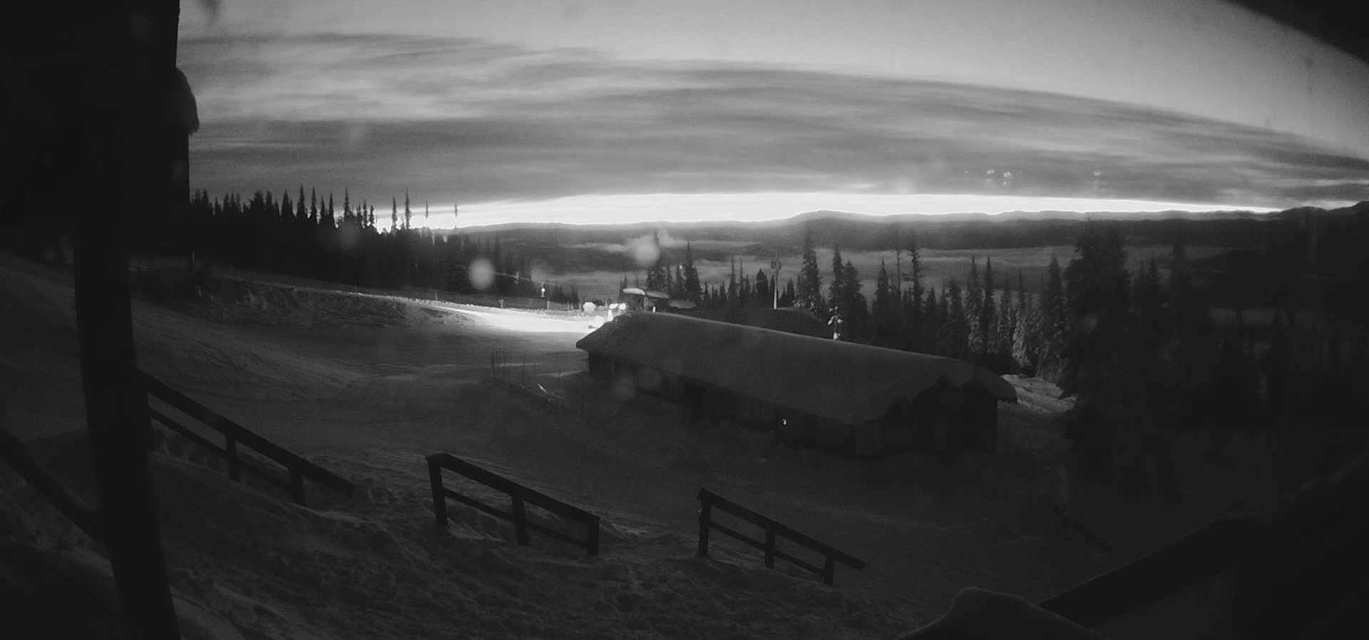 Panorama: Twilight at the T-Bar | Hudson Bay Mountain cams